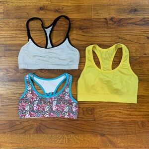 3 Girls Bras Sport Bras Athletic Activewear Tops Training Bras
Size 32 - 34
Girl
